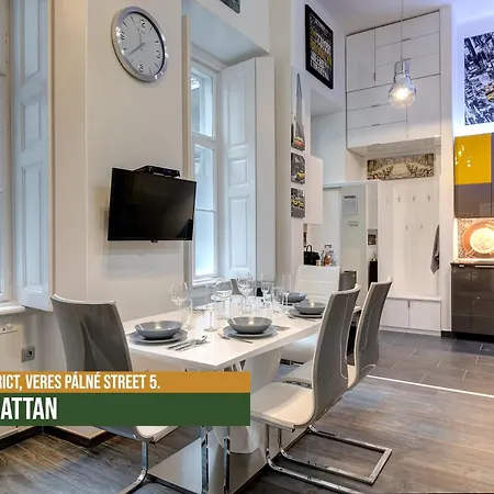 Little Americas Downtown Apartment